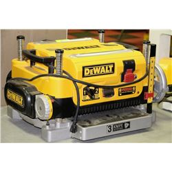 DEWALT DW735 -3 KNIFE 2- SPEED PLANER