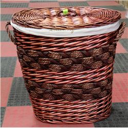 WICKER LAUNDRY BASKET W/LID