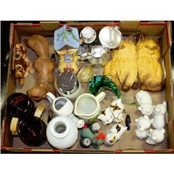 ESTATE TRAY OF ORNAMENTS