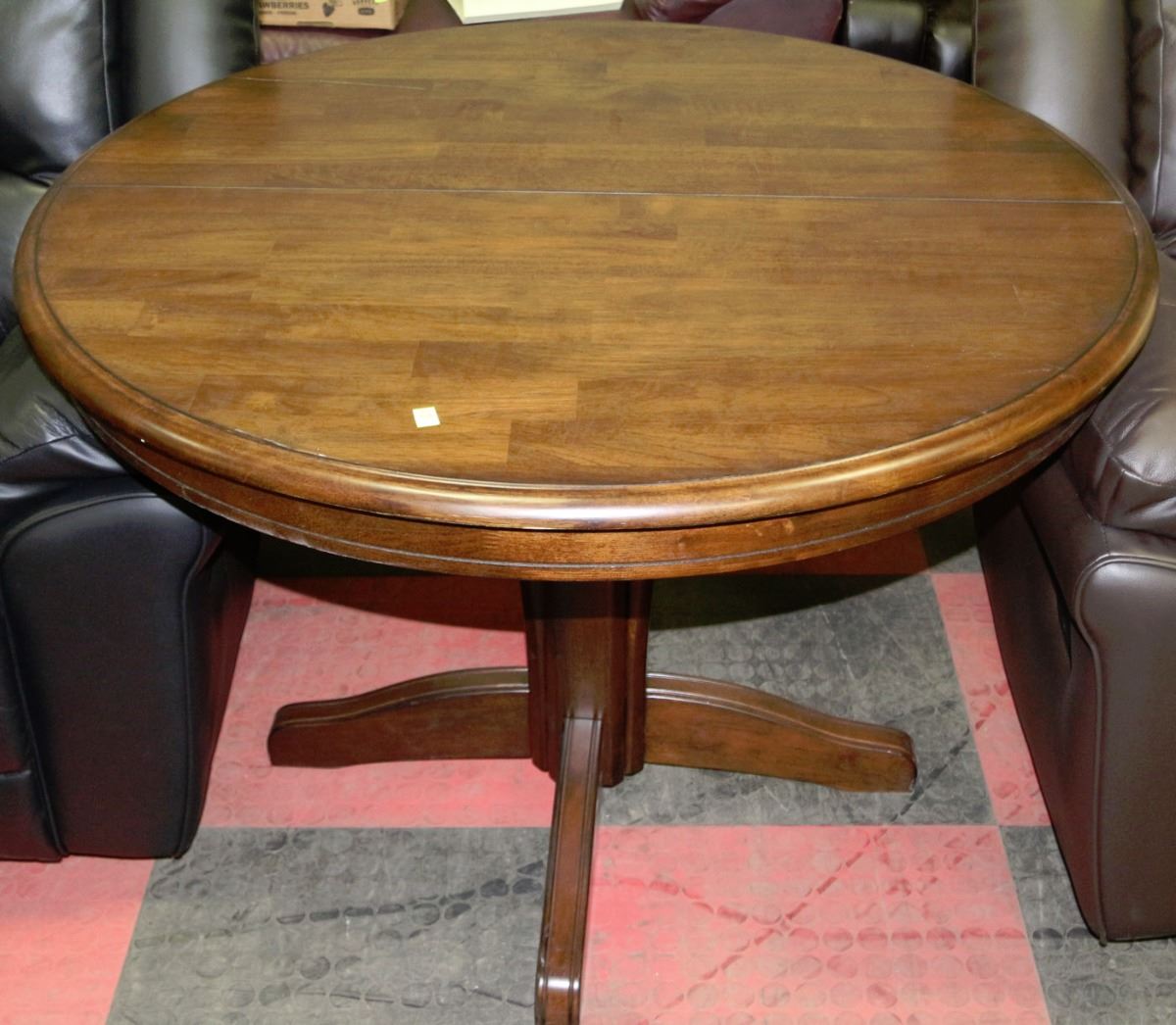 ROUND WOOD PEDESTAL TABLE WITH BUTTERFLY LEAF
