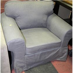 SHOWHOME SOFA CHAIR ON CHOICE: LIGHT BLUE FABRIC