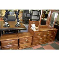 4 PC QUEEN SLEIGH BED,DRESSER & 2-NIGHT STANDS