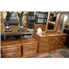 Image 1 : 4 PC QUEEN SLEIGH BED,DRESSER & 2-NIGHT STANDS