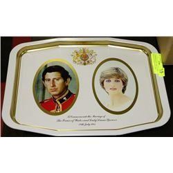 COMMEMORATIVE TRAY OF THE PRINCE OF WALES AND LADY