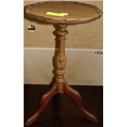 WALNUT 1940'S PIE CRUST PLANT TABLE