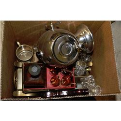 BOX WITH TRAIN DECANTER,BARREL DECANTER AND CUPS