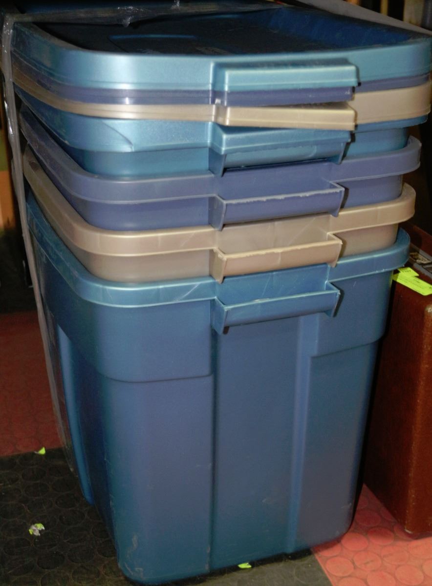 RUBBERMAID TUBS W/ LIDS X4
