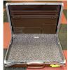 Image 1 : VINTAGE BROWN SAMSONITE ATTACHE CASE