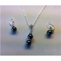 HANDSET BLACK PEARL PENDANT & EARRINGS
