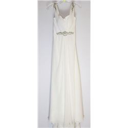 89-WHITE EGYPTIAN STYLE GOWN. SMALL SIZE UNKNOWN