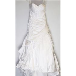 102-STRAPLESS CORSET TOP W/TRAIN. MINOR WATER