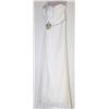 Image 1 : 114-WHITE STRAPLESS SATIN ZIPPERED BACK W/TRAIN