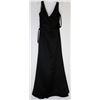 Image 1 : 142-BLACK SATIN GOWN SIZE 16
