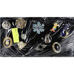 DISPLAY OF ANTIQUE & VINTAGE BROOCHES