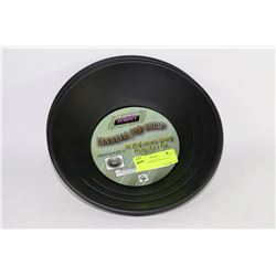 PAIR OF 10" PROSPECTING GOLD PANS