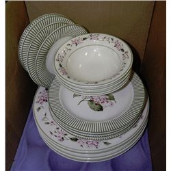 16PC MARTHA STEWART DINNER SET