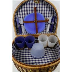 PICNIC BASKET WITH PICNIC KIT