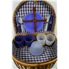 Image 1 : PICNIC BASKET WITH PICNIC KIT