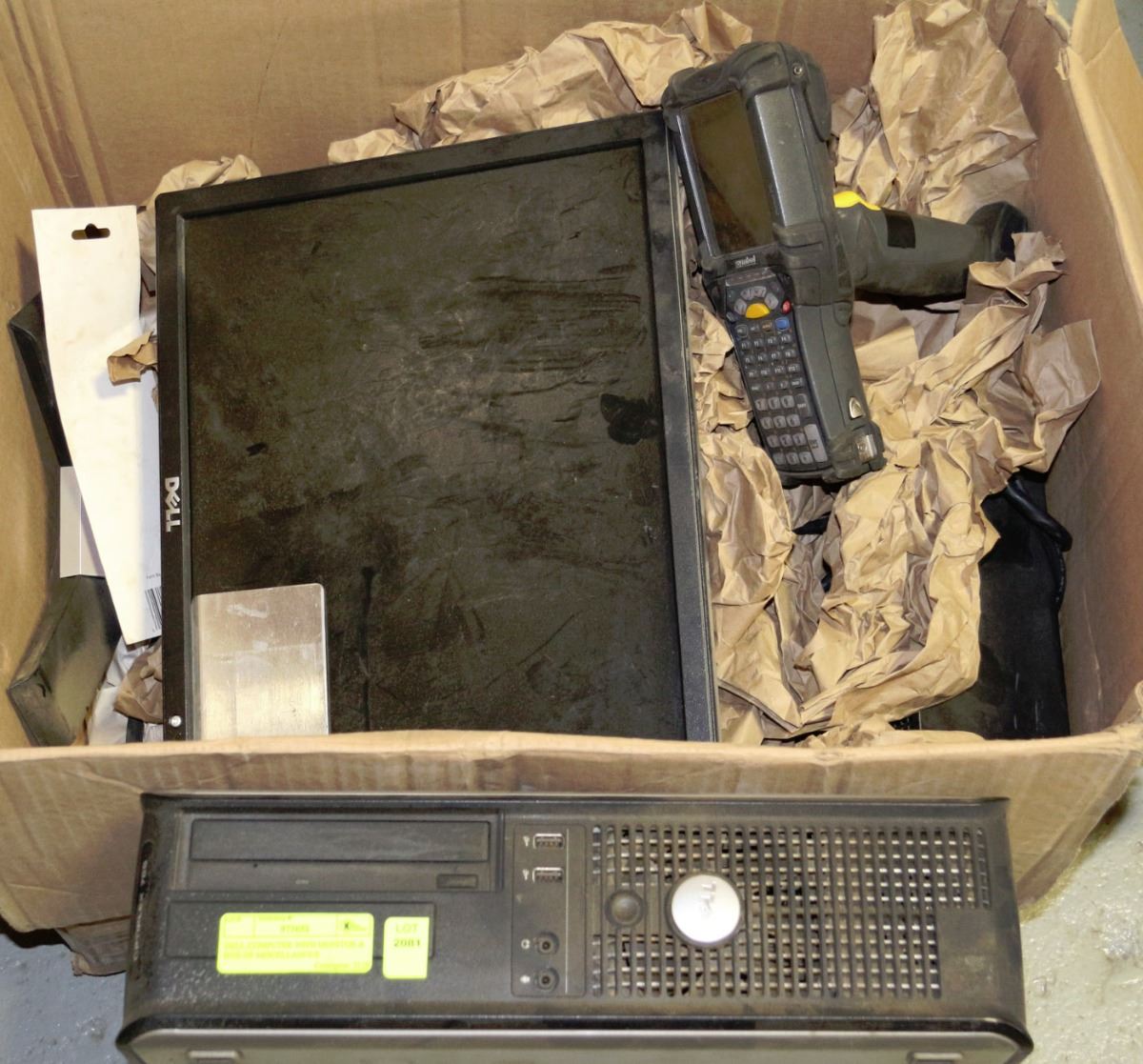 DELL COMPUTER WITH MONITOR & BOX OF MISCELLANOUS