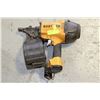 Image 1 : BOSTITCH AIR NAILER