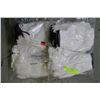 Image 1 : 2 DOZEN WHITE SOFT GLOVES