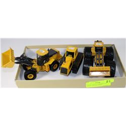 LOT OF 3 SCALE CARS INCL 1:50 MODEL CONSTRUCTION