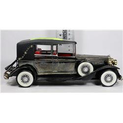 VINTAGE CAR RADIO - IN WORKING CONDITION