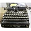 Image 1 : ROYAL TYPEWRITER