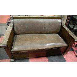 ANTIQUE TURN OF THE CENTURY DAVENPORT