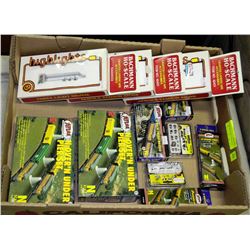 TRAY OF ATLAS AND BACHMANN RAILROAD ACCESSORIES