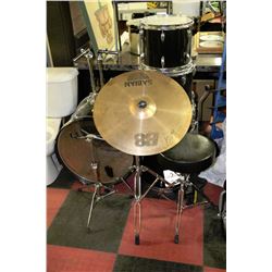 LUDWIG 6PC DRUM SET WITH STOOL