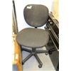 Image 1 : BLACK OFFICE CHAIR