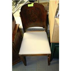 VINTAGE CHAIR