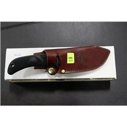 OUTDOOR EDGE HUNTING KNIFE WITH CASE
