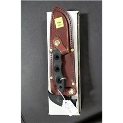 OUTDOOR EDGE HUNTING KNIFE WITH SAW AND CASE