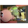 Image 1 : BOX OF MISC HOUSEHOLD DECOR INCL. CRYSTAL,LAMP,