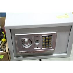 SAFEWELL ELECTRONIC DIGITAL SAFE W/KEYS