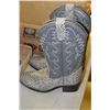 Image 1 : NEW MUSTANG BRAND WESTERN BOOTS - SIZE 9
