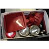 Image 1 : BOX WITH SILICON BAKEWARE,BRAND NEW MIRRORS (3)