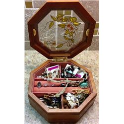 JEWELLERY BOX & CONTENTS
