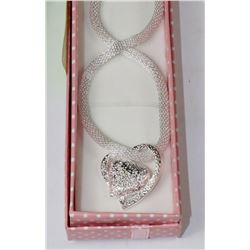 SILVER COLORED FASHION NECKLACE 17"