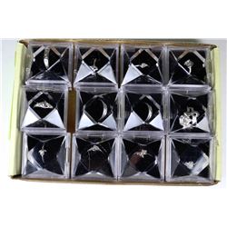 FLAT WITH 12 FASHION RINGS IN CASES