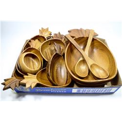 SET OF WOODEN PINEAPPLE SALAD BOWLS
