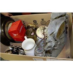 BOX OF ASSORTED VINTAGE & ANTIQUE COLLECTIBLES