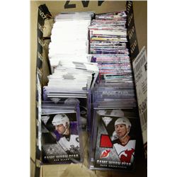 BOX OF OVER 600 HOCKEY CARDS INCLUDING ROOKIE