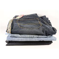 LOT OF 4 PAIRS OF NEW WOMENS JEANS & 1 MENS JEANS