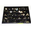 Image 1 : CASE WITH 58 WOMEN'S RINGS