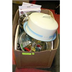 BOX OF 2 MARBLE CUTTING BOARDS,2 CAKE COVERS &