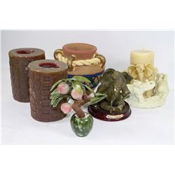 BOX WITH ELEPHANT COLLECTIBLES INCL. ELEPHANTS