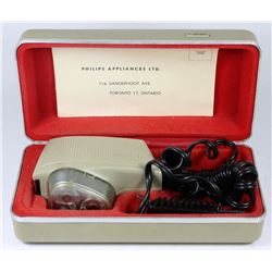 VINTAGE PHILIPS DELUX W/TRIPLE SHAVING